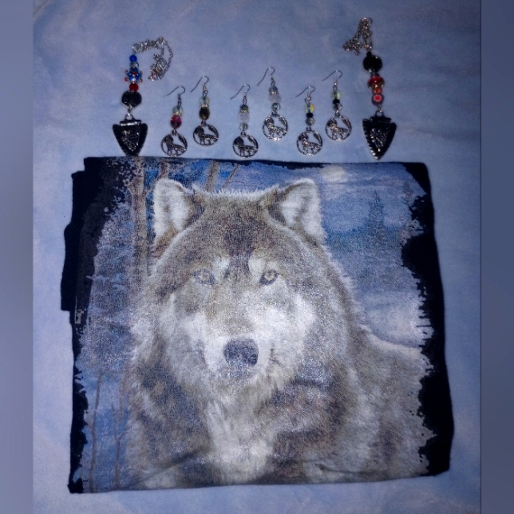 Wolf t-shirt Lg Silver Wolf Charm Beaded Earrings Arrowhead Rear View Mirror Dec